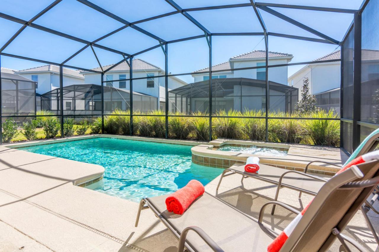 Enchanting Decor With Private Pool At Storey Sl4714