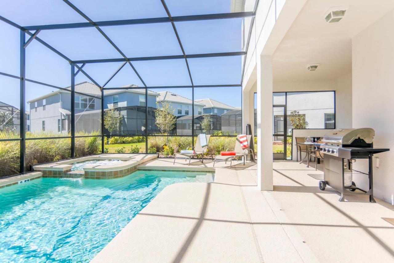 Enchanting Decor With Private Pool At Storey Sl4714