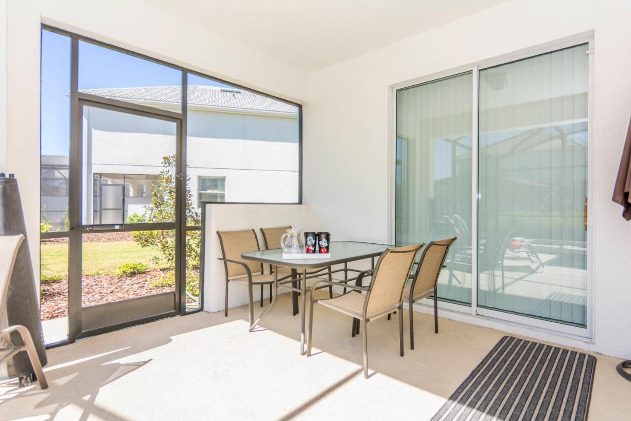 Enchanting Decor With Private Pool At Storey Sl4714 *