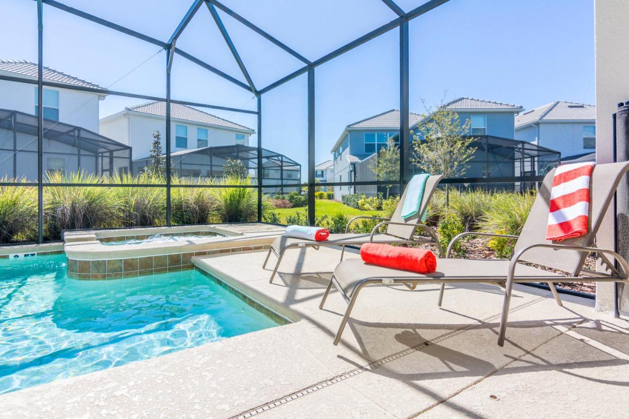 Enchanting Decor With Private Pool At Storey Sl4714 *